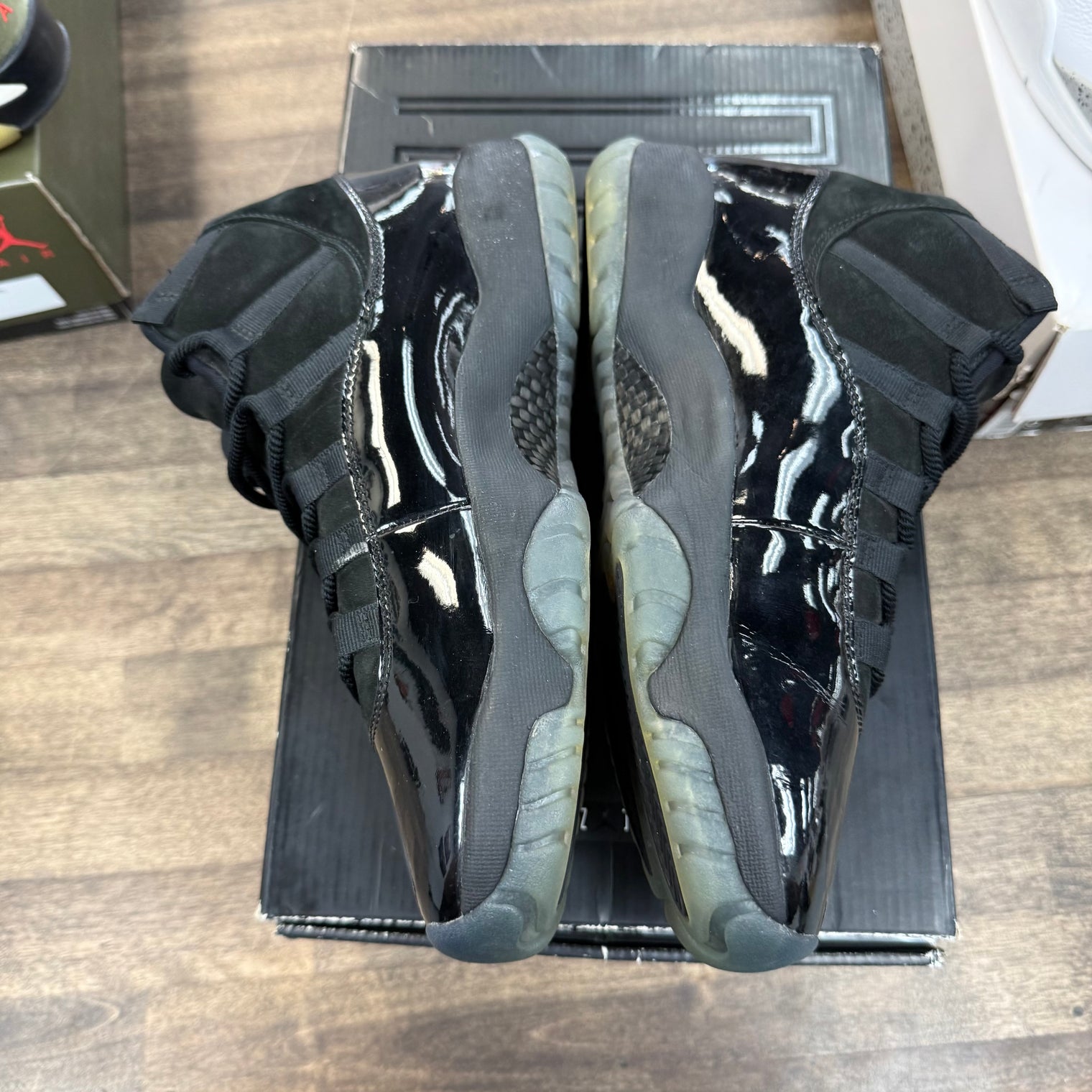 Cap and Gown Jordan 11 Retro (USED)