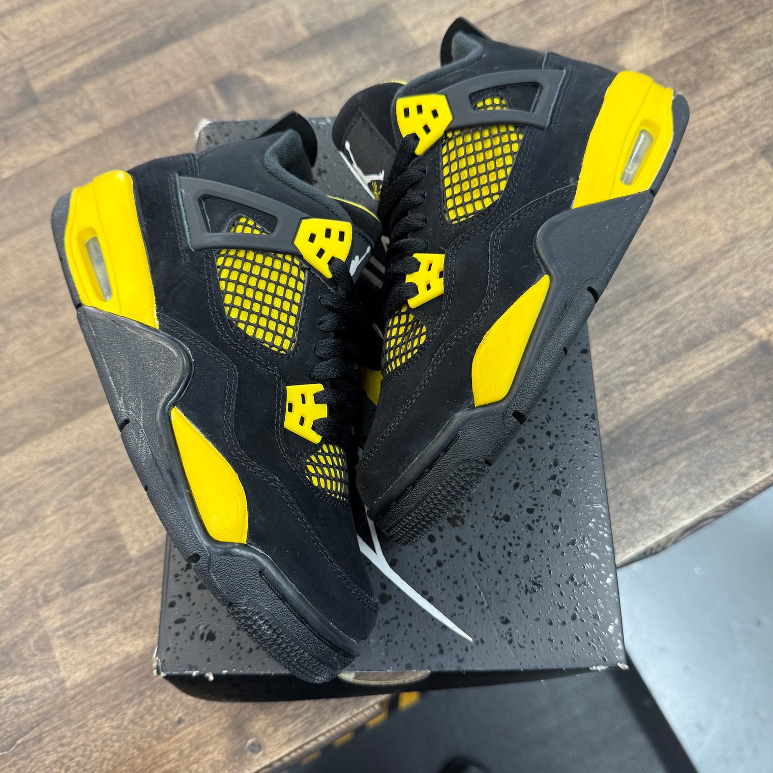 (GS) Yellow Thunder Jordan 4 (USED)