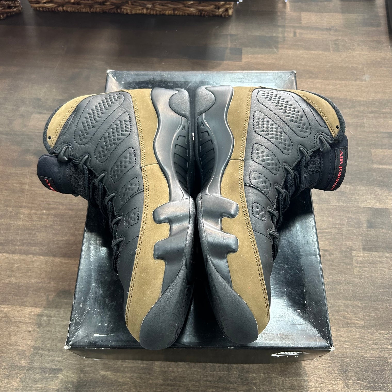 Olive Jordan 9 Retro (USED)