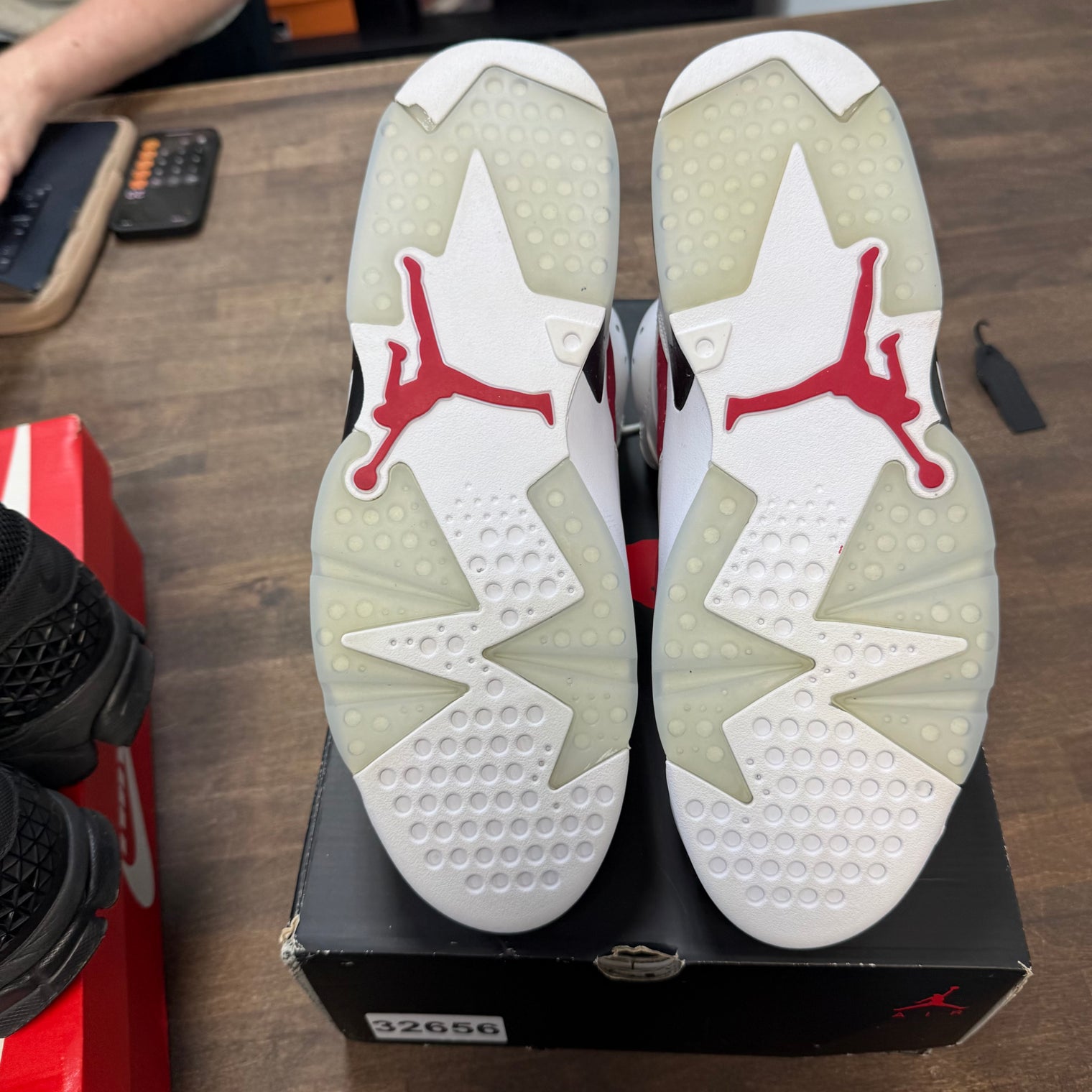 Carmine Jordan 6 Retro (USED)