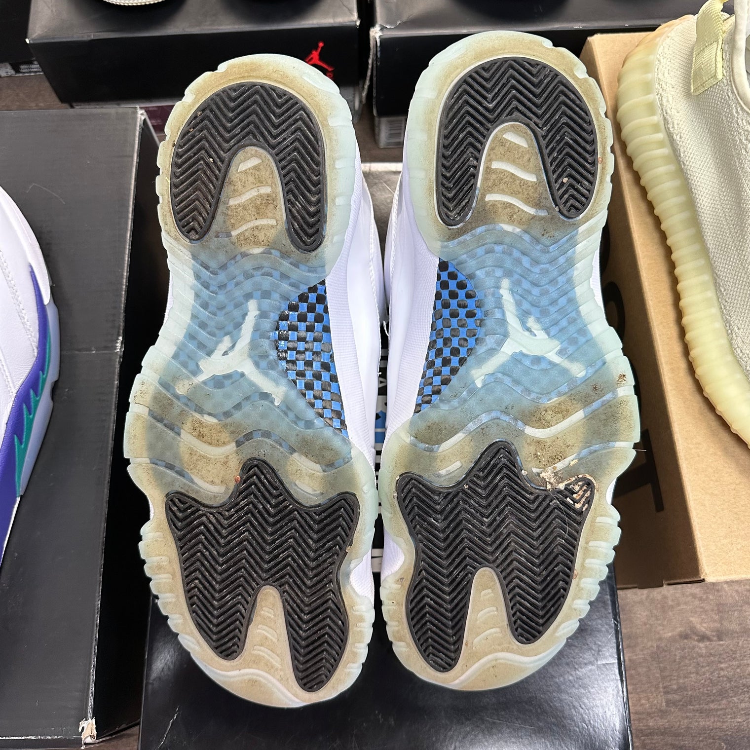 Legend Blue Jordan 11 Retro Low (USED)