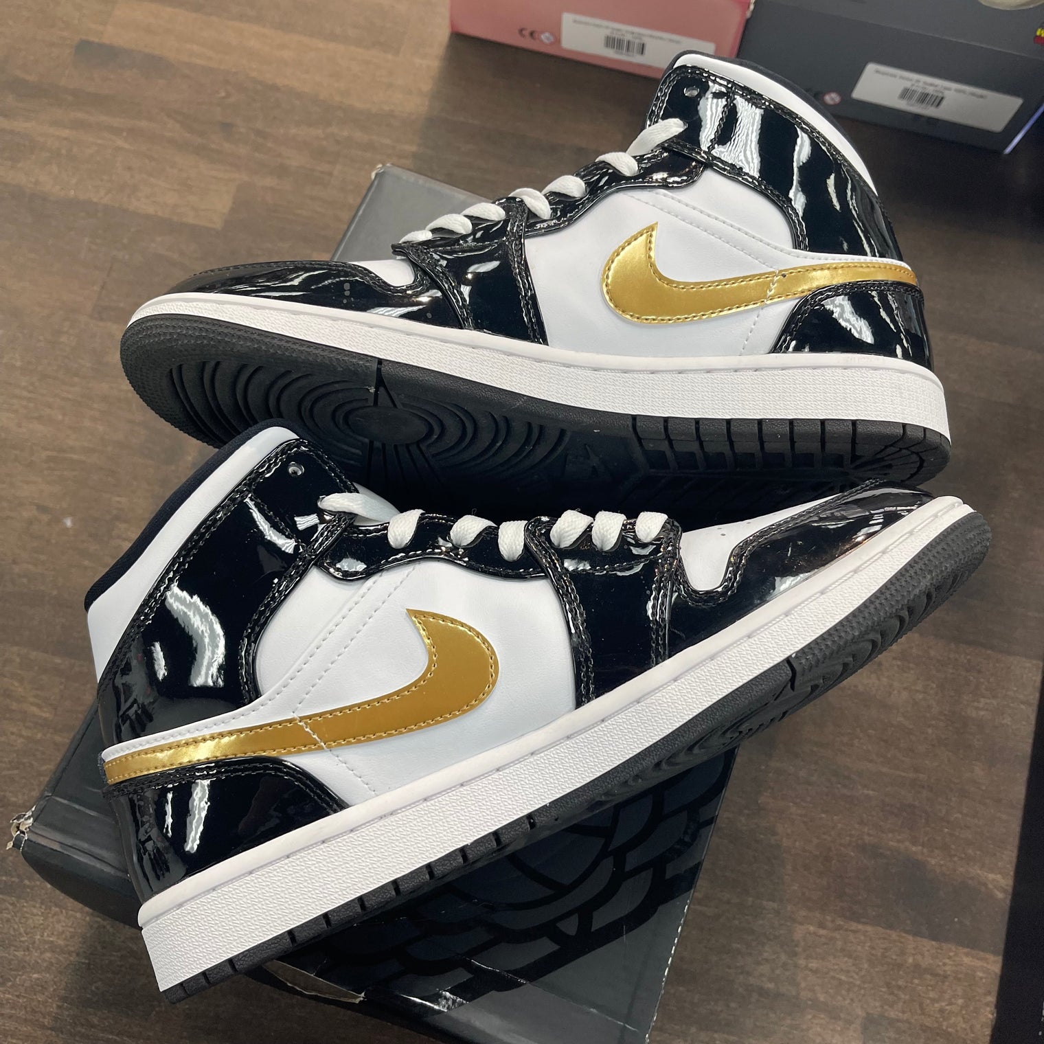 Patent Gold Jordan 1 Mid (USED)