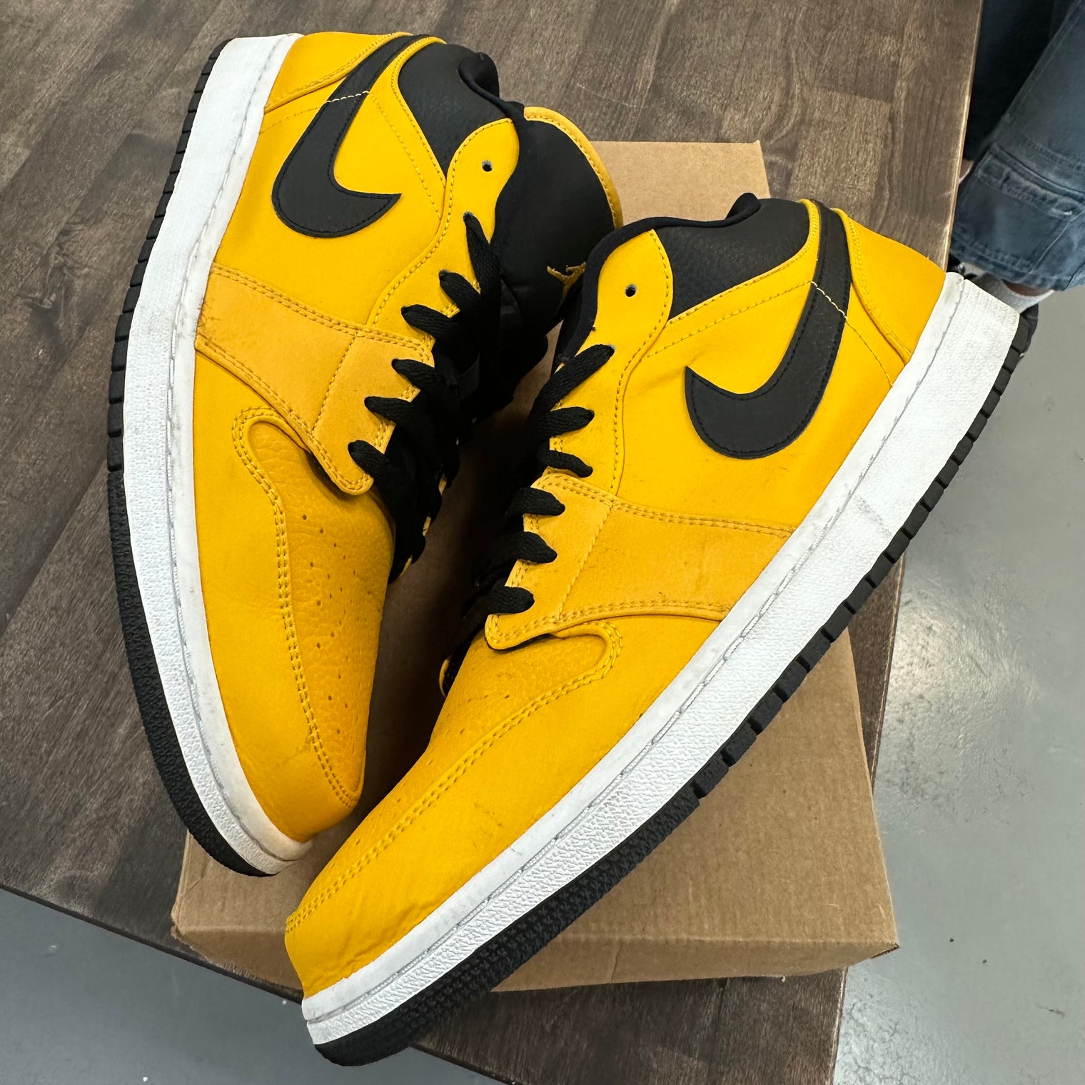 University Gold Jordan 1 Low (USED, No Box)