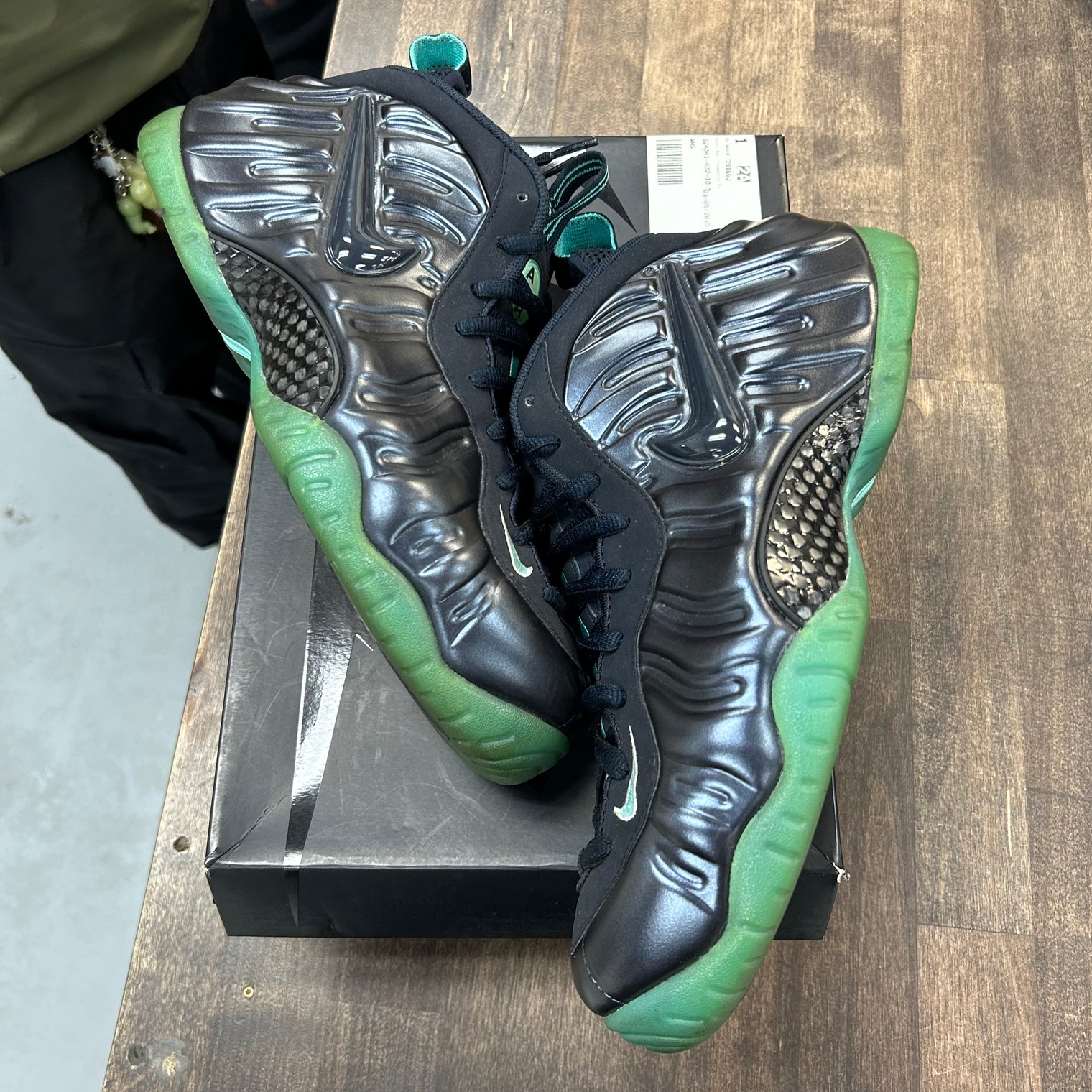 Dark Obsidian Foamposite Pro (USED)