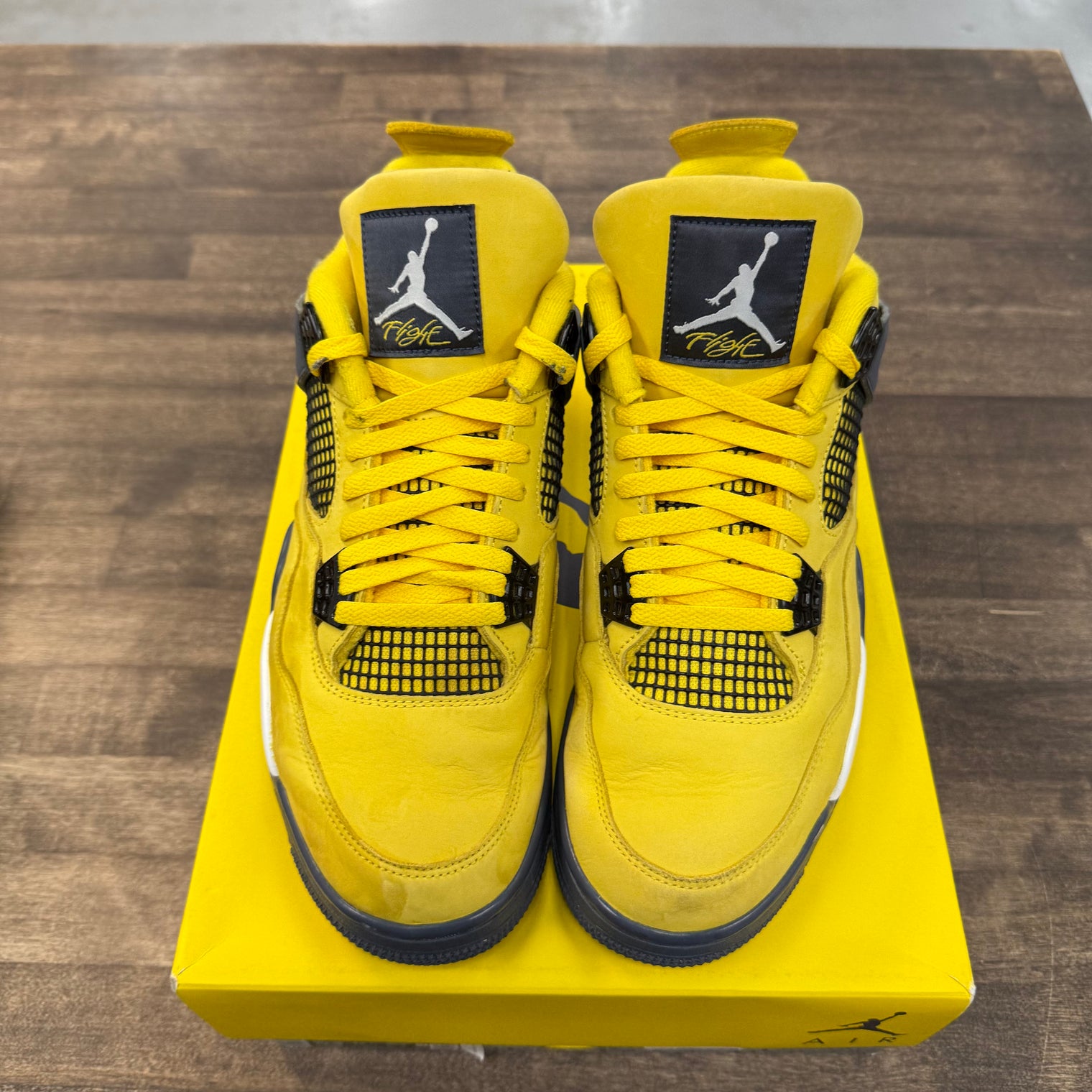 Lightning Jordan 4 Retro (USED)