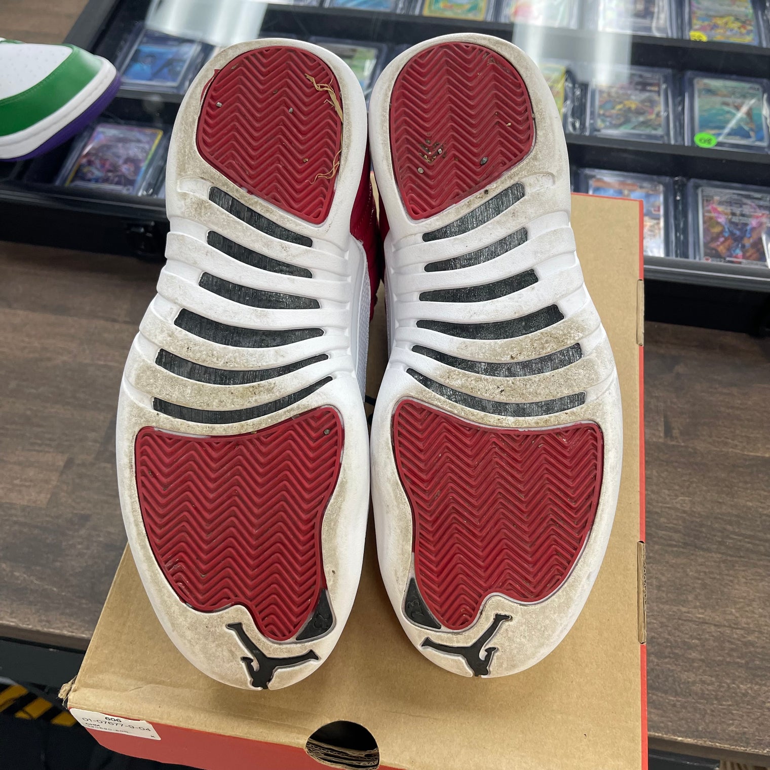 Gym Red Jordan 12 (USED)