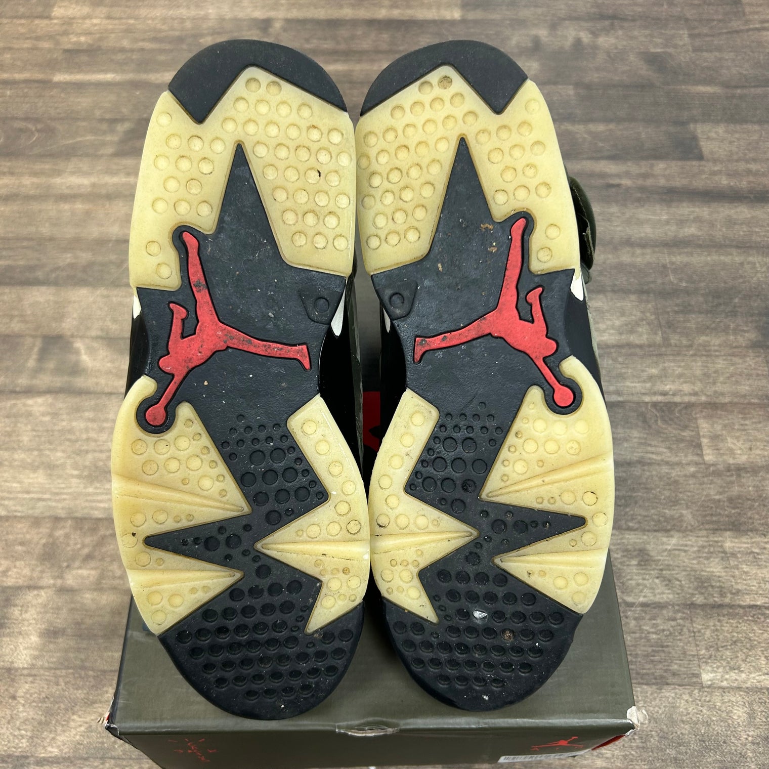 Travis Scott Olive Jordan 6 Retro (USED)