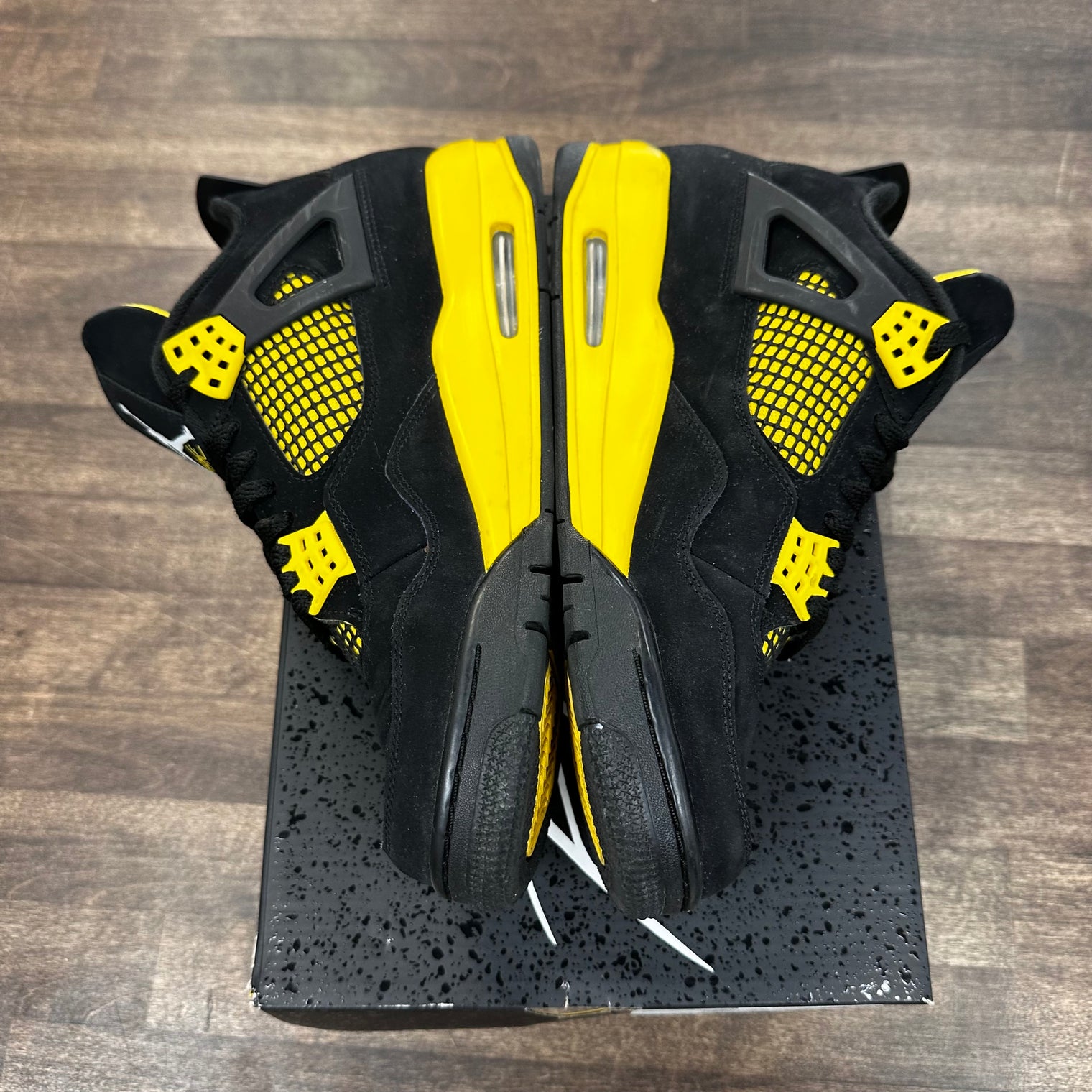 Yellow Thunder Jordan 4 (USED)