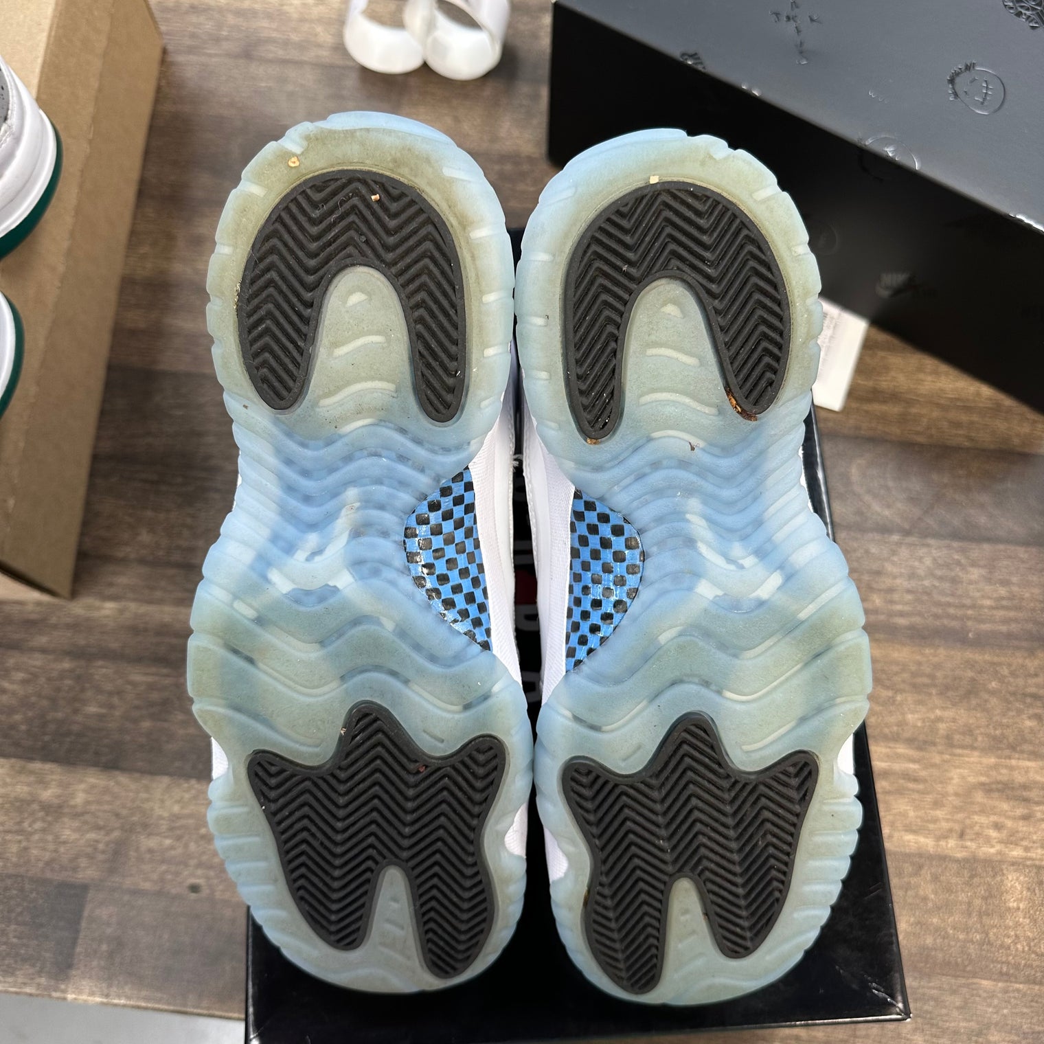 Jordan 11 Retro Legend Blue (2024) (GS) (USED)