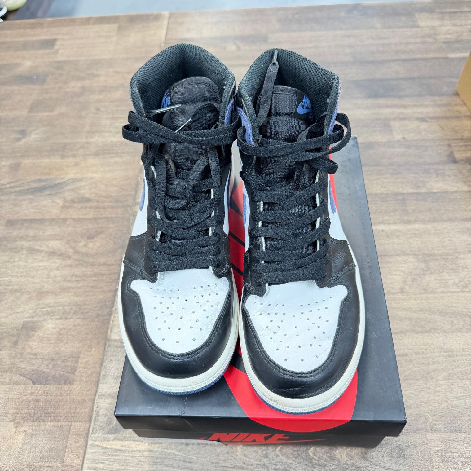 Jordan 1 Retro High Blue Moon (US 9) (USED)