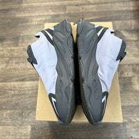Geode Yeezy 700 MNVN (USED)