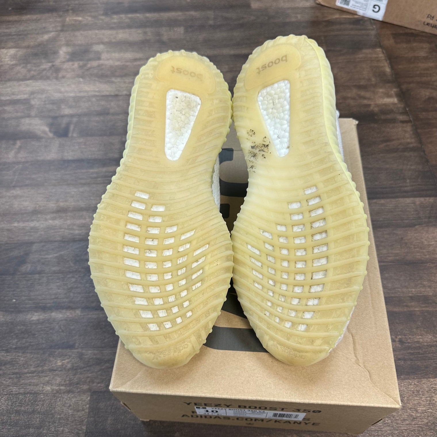 Cream Yeezy 350 (USED)