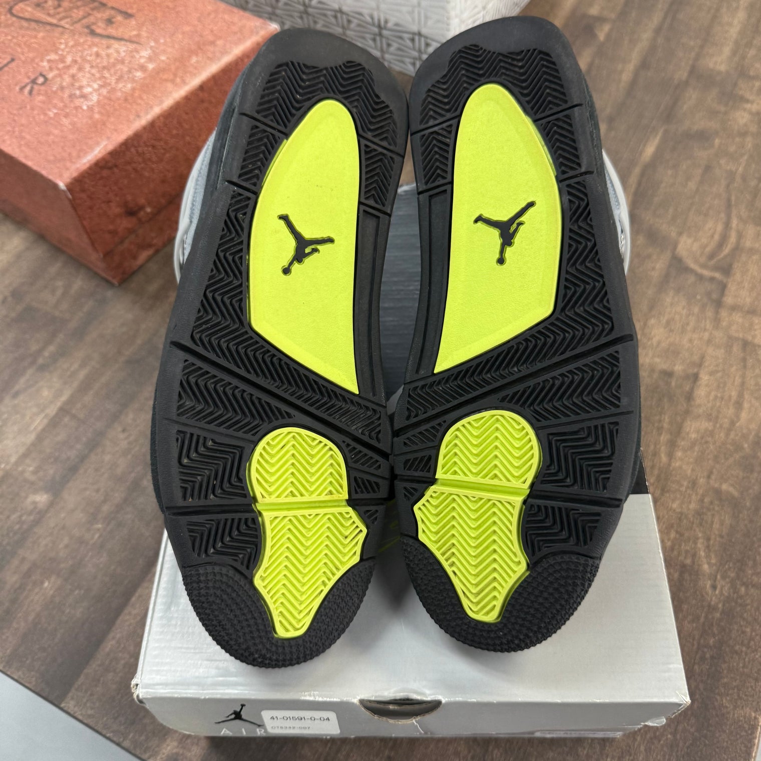 Neon 95 Jordan 4 Retro (USED)