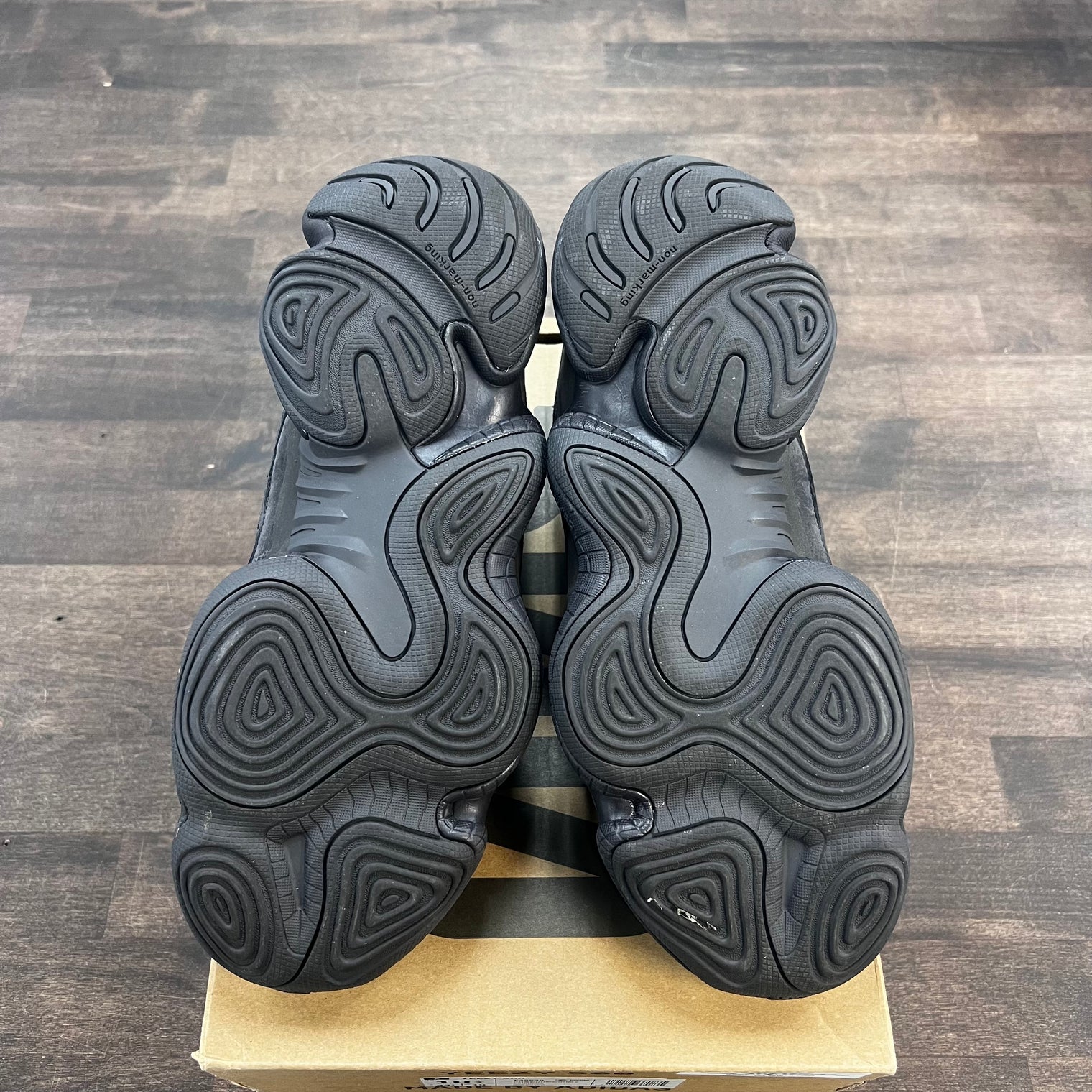Utility Black Yeezy 500 (USED)