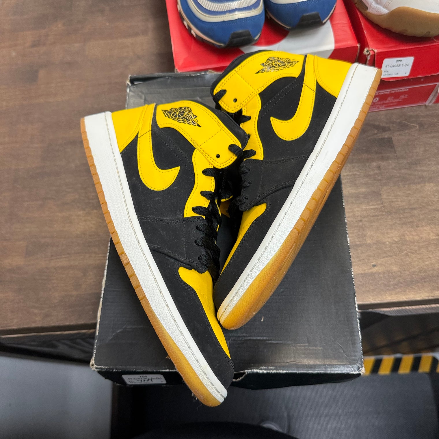 New Love Jordan 1 Mid (2017) (USED)