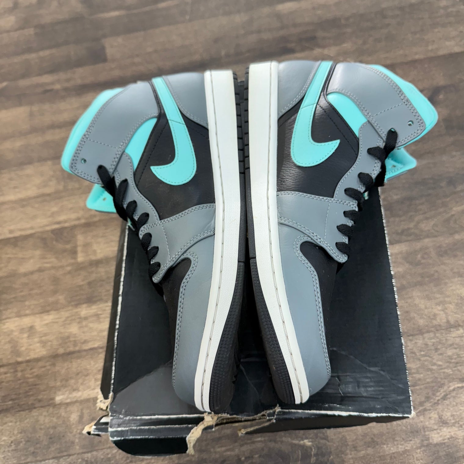 Grey Aqua Jordan 1 Mid (USED)