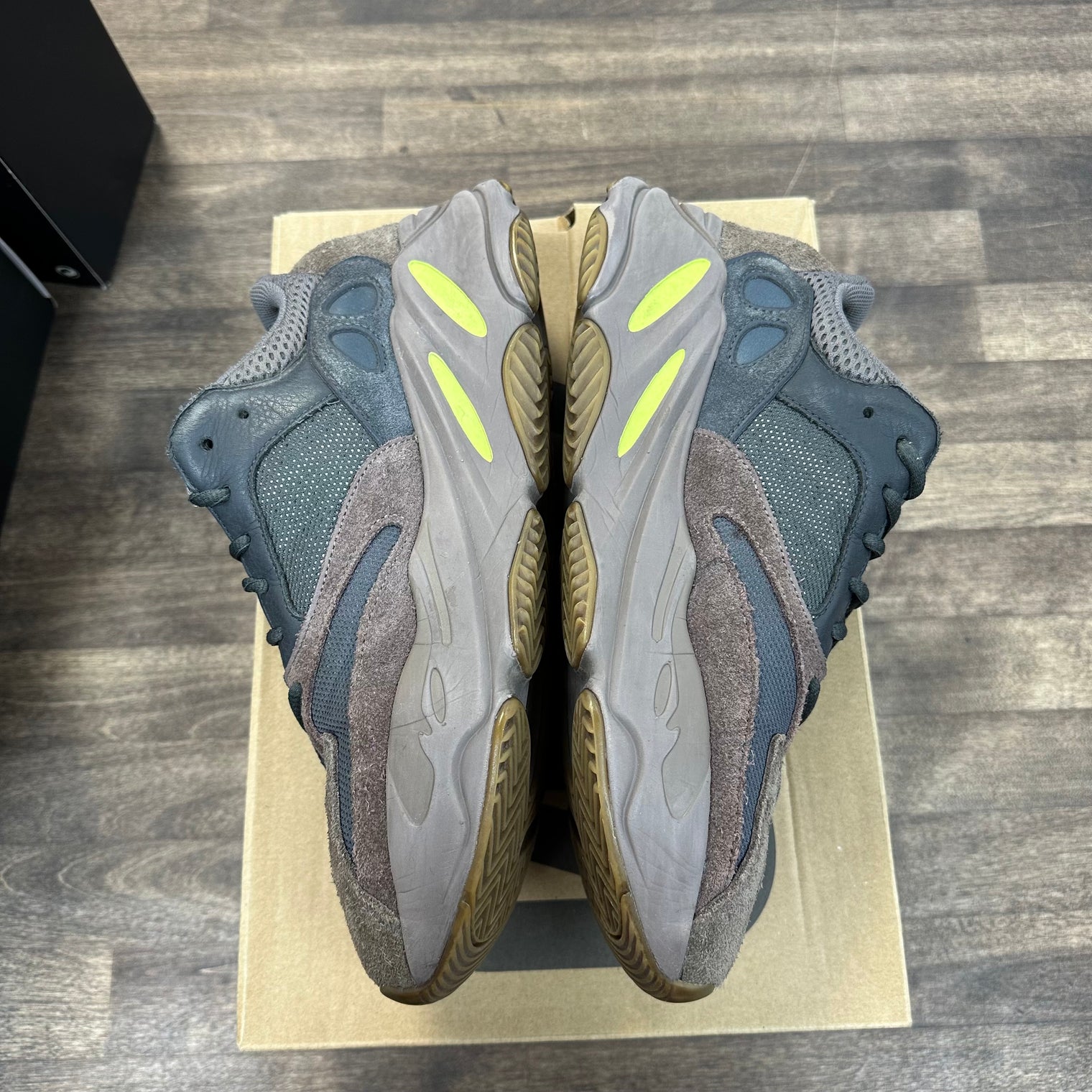 Mauve Yeezy 700 (USED)