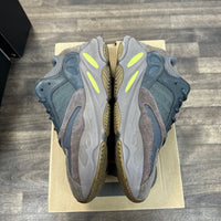 Mauve Yeezy 700 (USED)