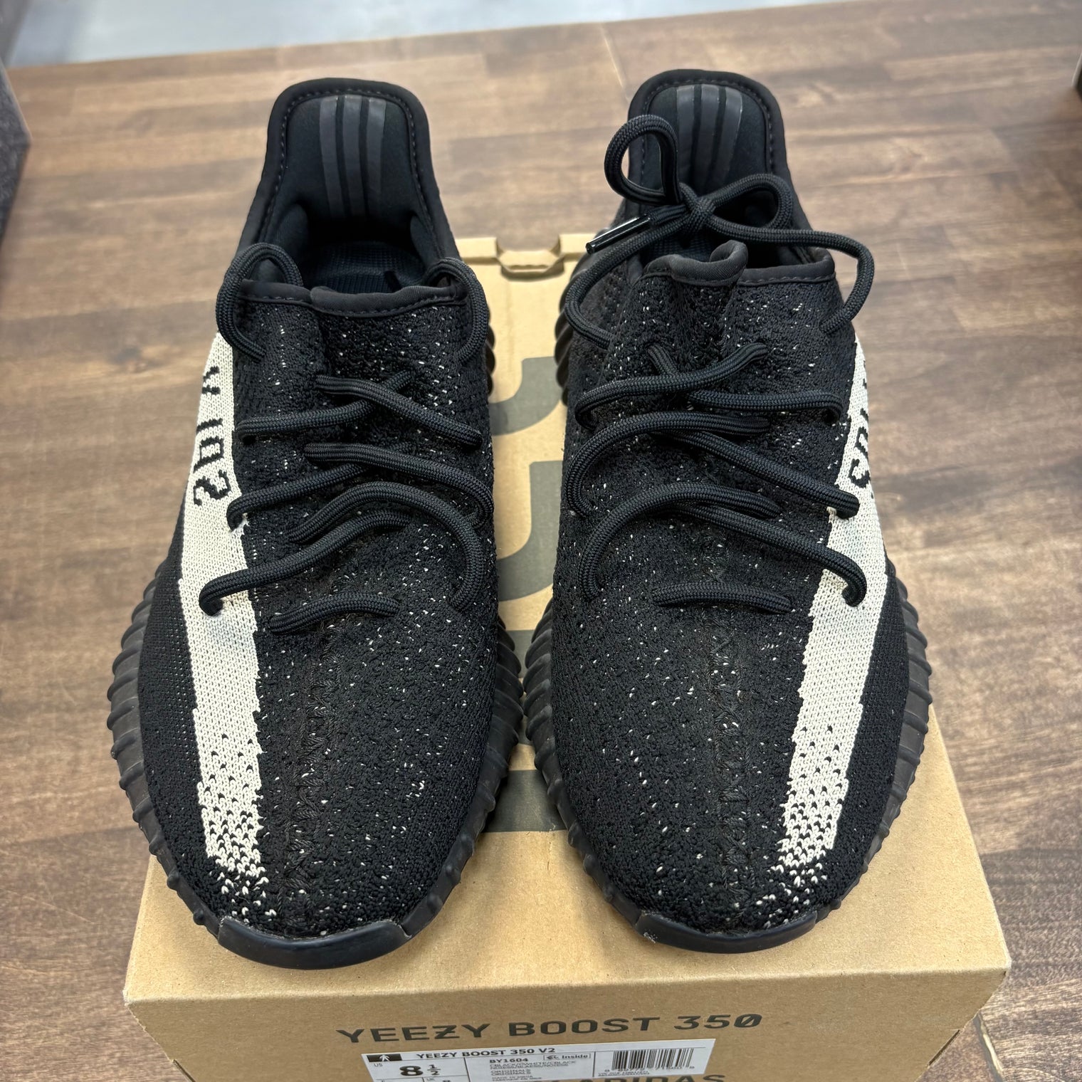 Oreo Yeezy 350 (USED)