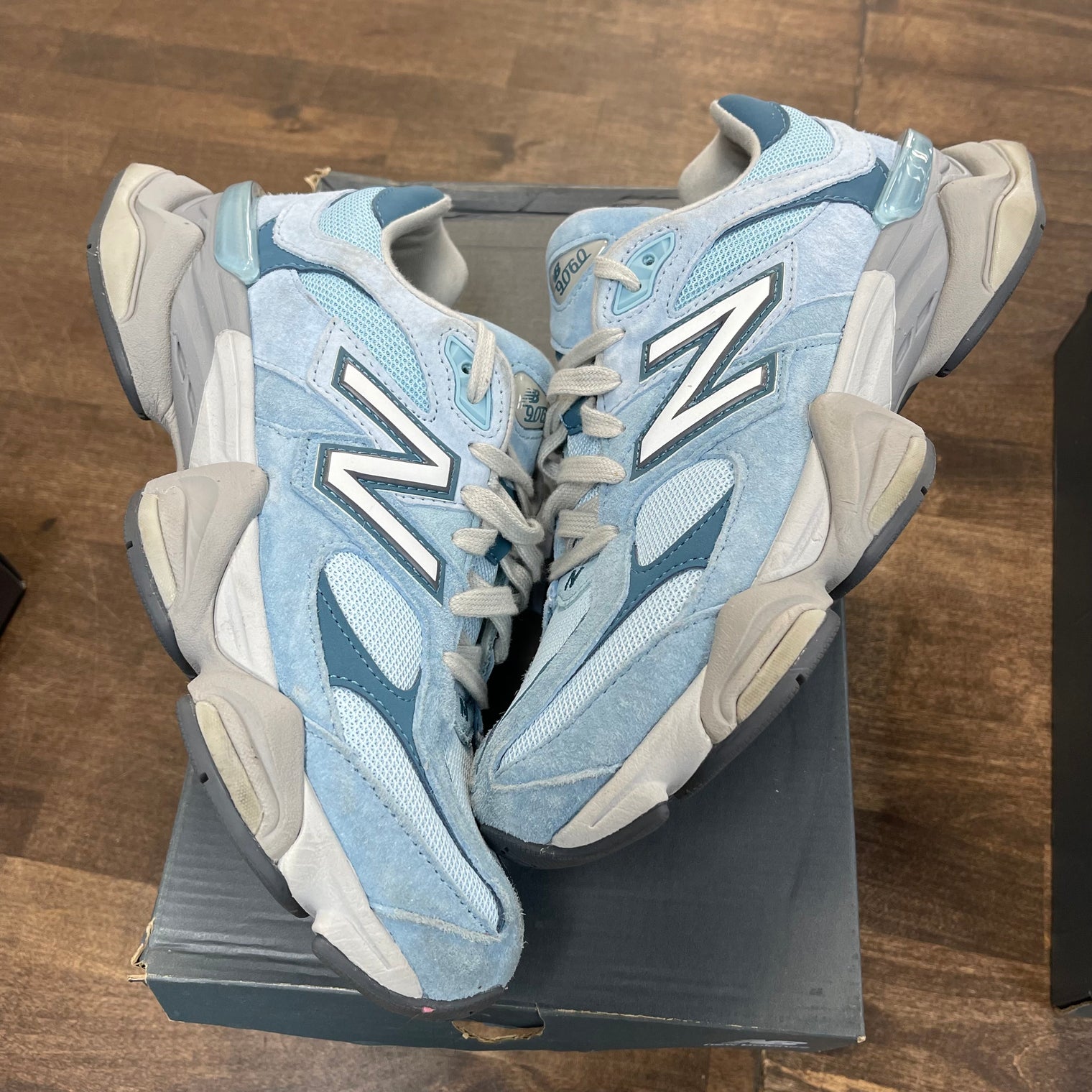 Chrome Blue New Balance 9060 (USED)