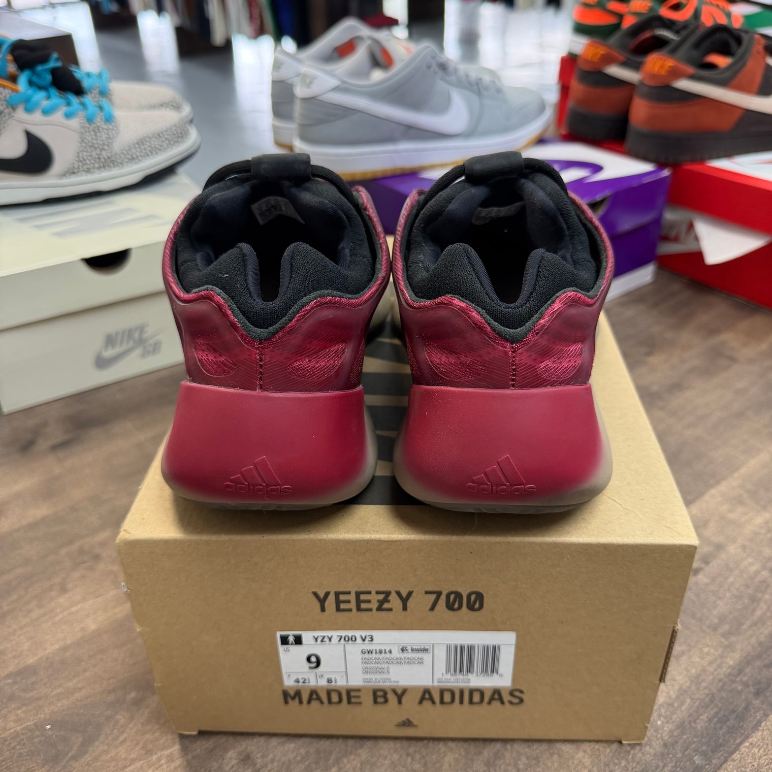 Fade Carbon Yeezy 700 V3 (USED)