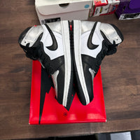 (W) Silver Toe Jordan 1 High (USED)
