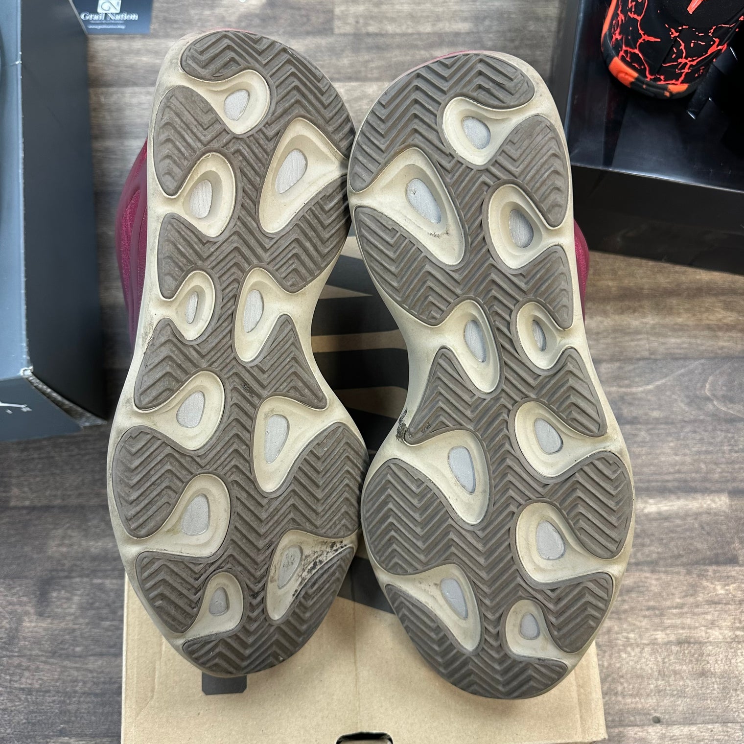 Fade Carbon Yeezy 700 V3 (USED)