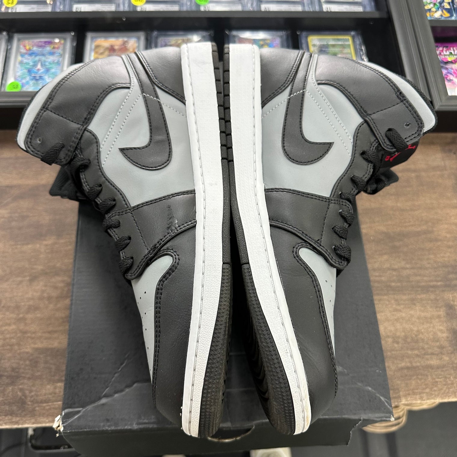Shadow Red Jordan 1 Mid (USED)