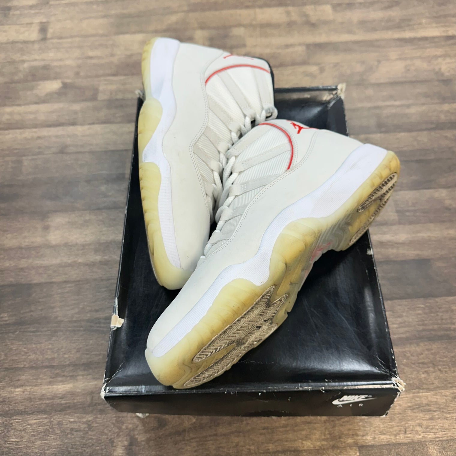 Platnium Jordan 11 Retro (USED)