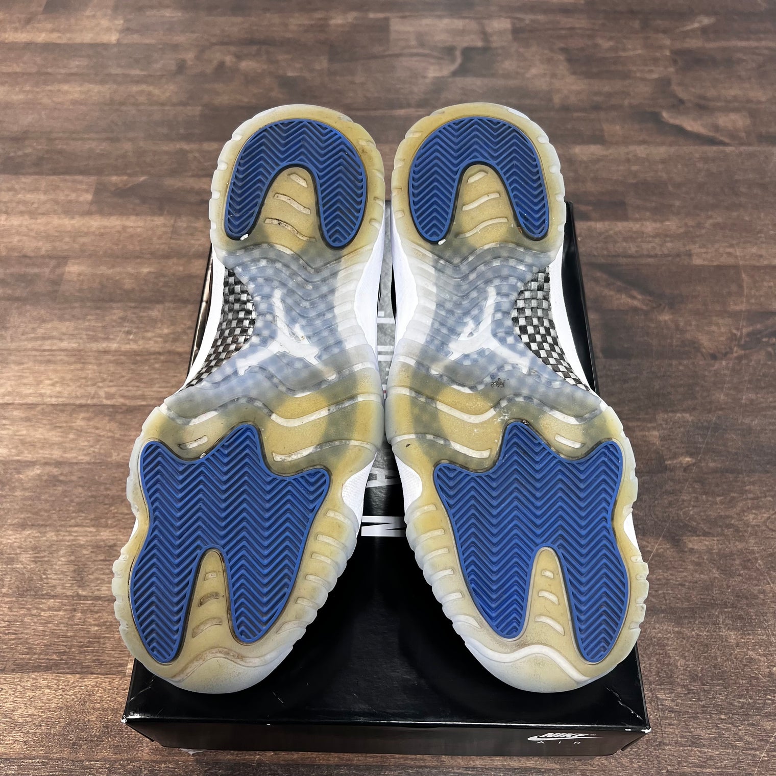 Space Jam Jordan 11 Low (USED)