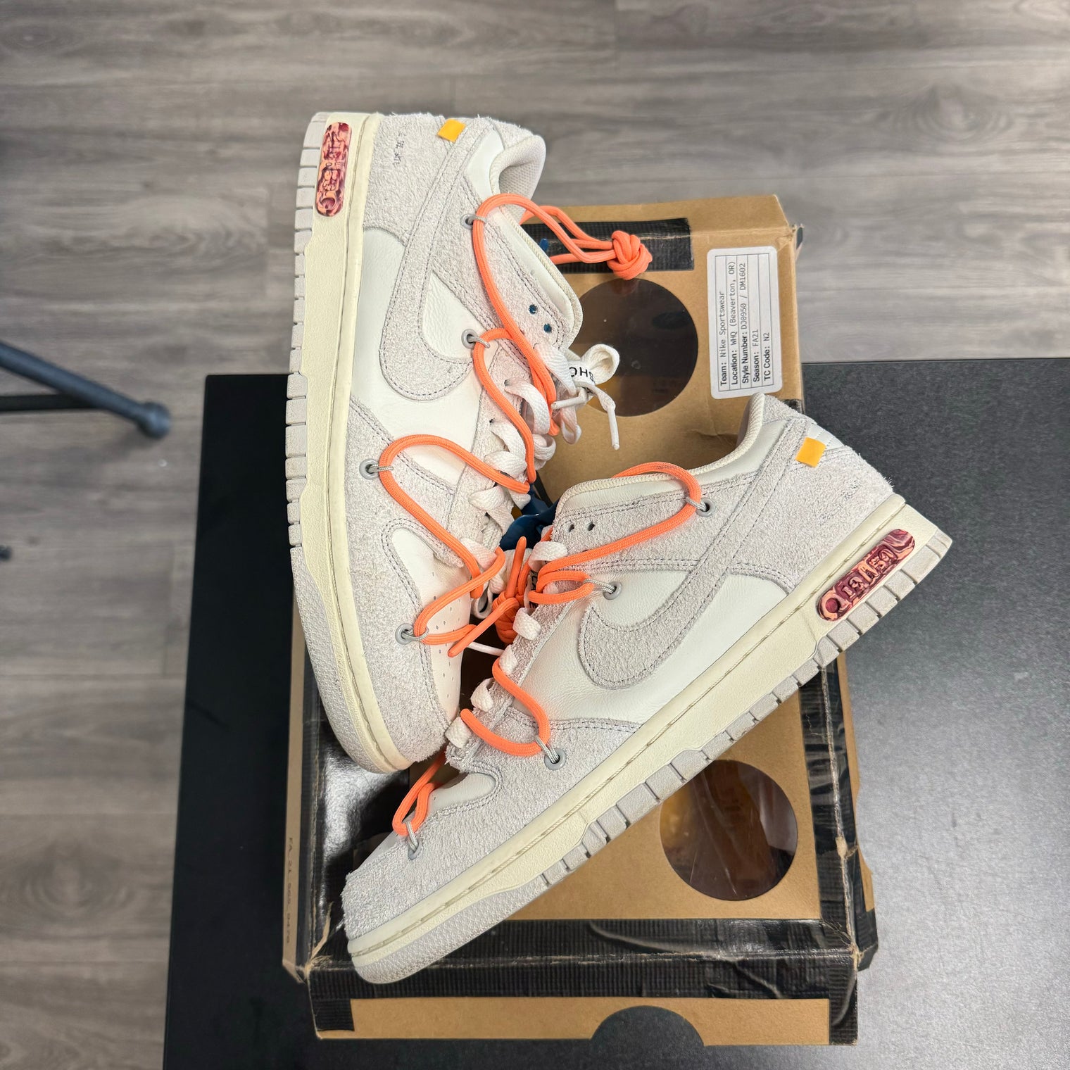 Lot 19 Off-White Nike Dunk Low (USED)