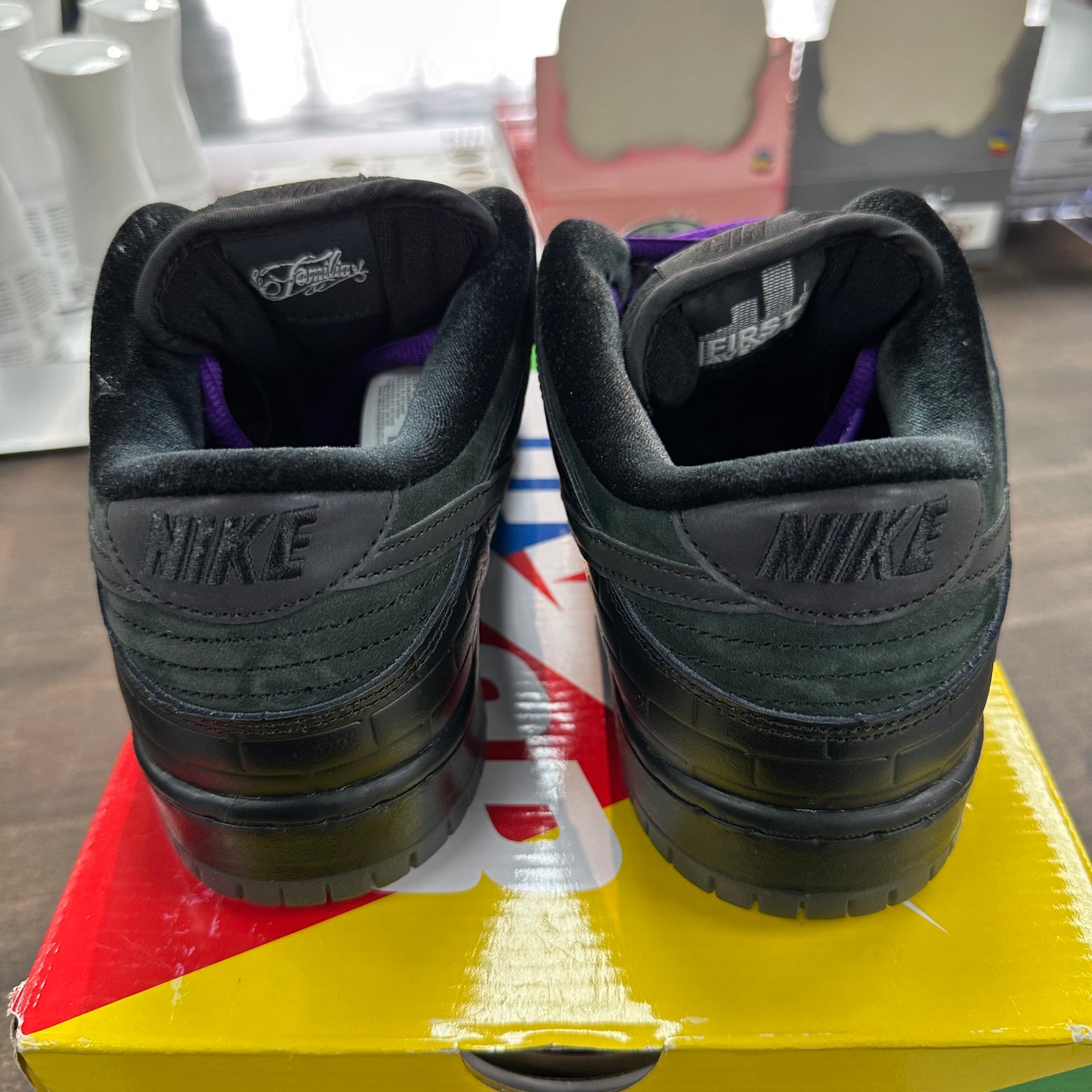 Familia First Avenue SB Dunk Low (USED)