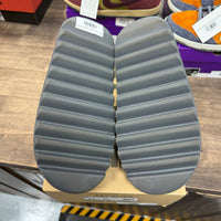 Slate Grey Yeezy Slide (USED)