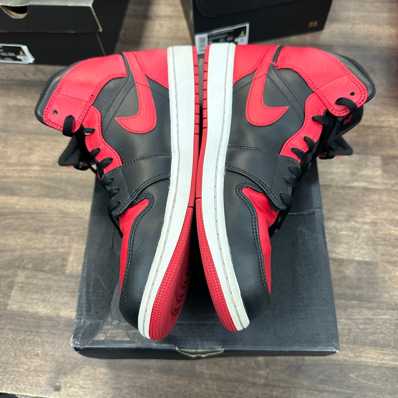 Banned Jordan 1 Mid (2020) (USED)