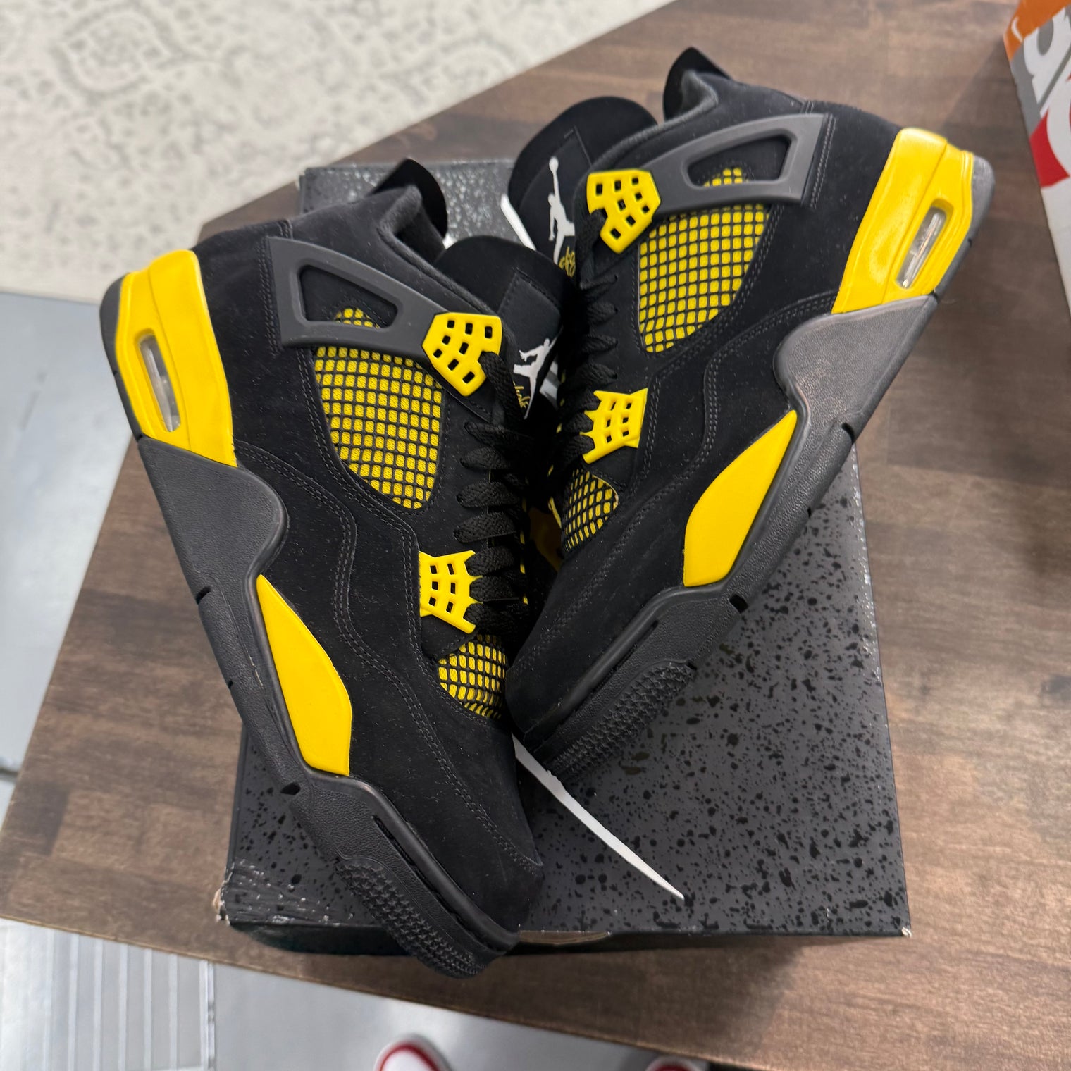 Yellow Thunder Jordan 4 (USED)