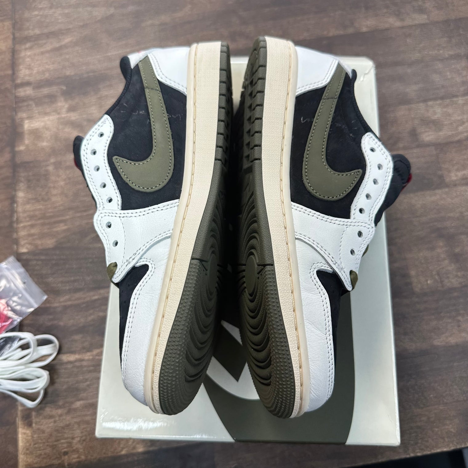 (W) Olive Travis Scott Jordan 1 Low OG SP (USED)