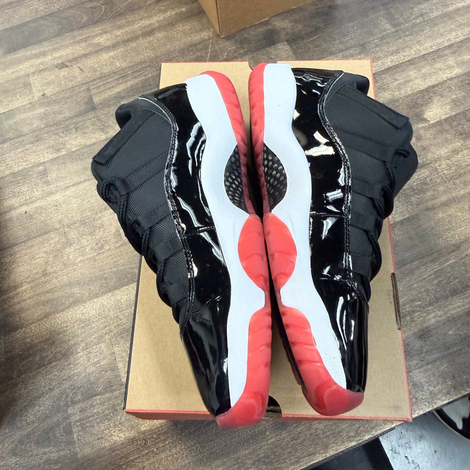 Bred Jordan 11 Retro Low (2025) (USED)