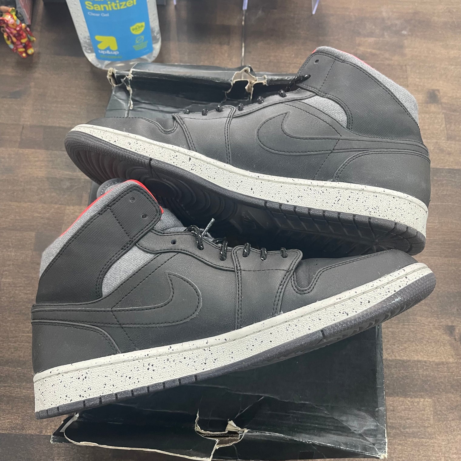 Holiday Jordan 1 Mid (USED)