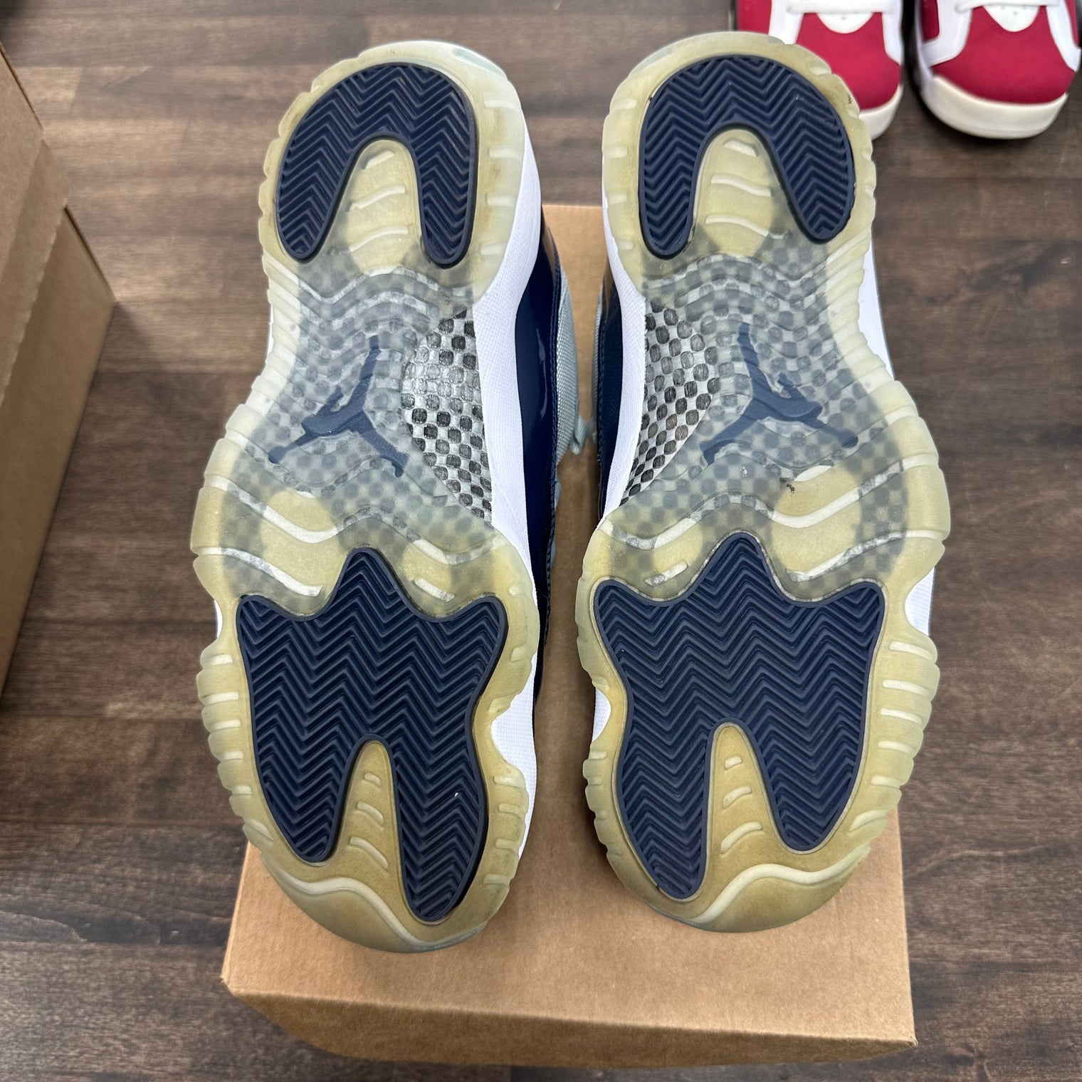Georgetown Jordan 11 Low (USED, No Box)