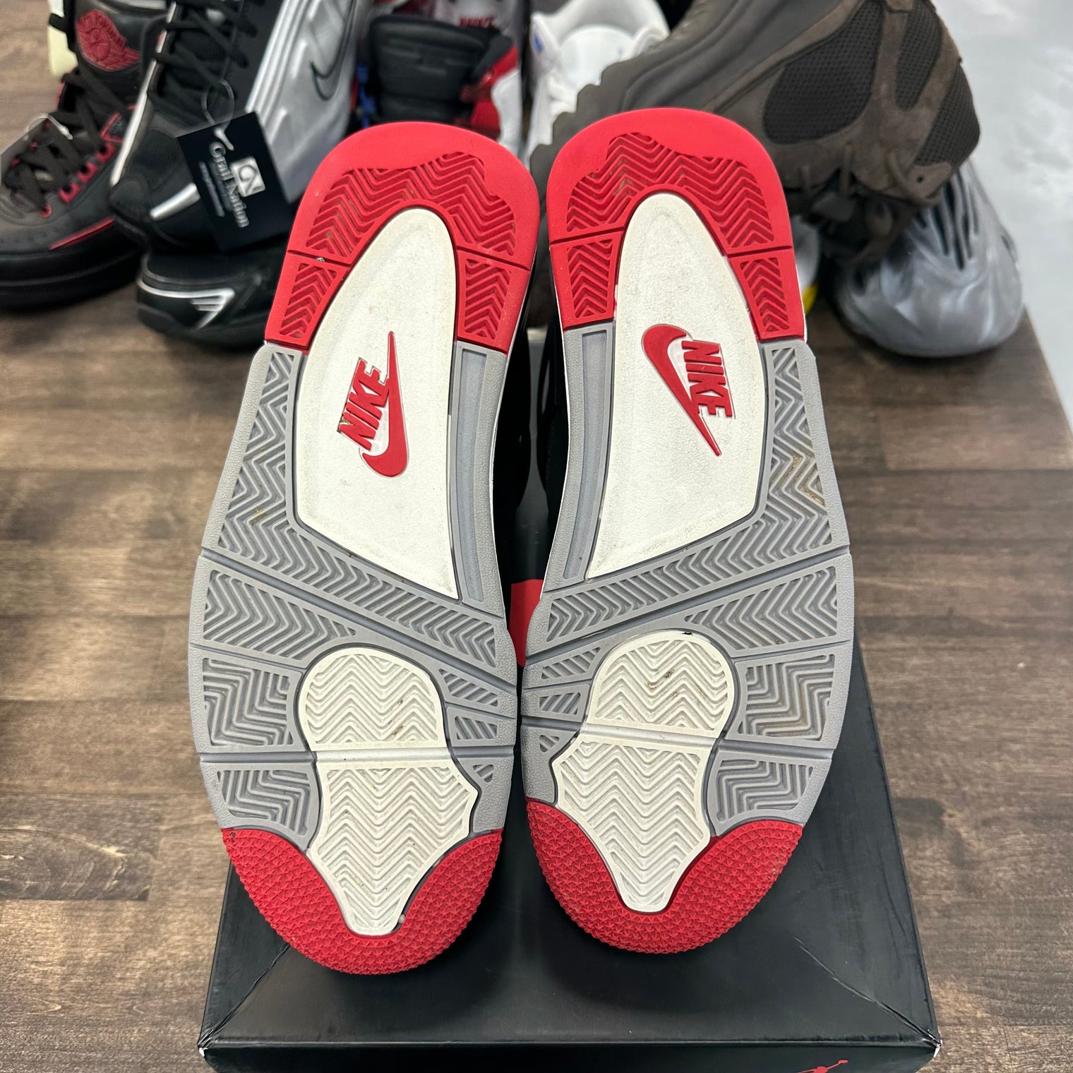 Bred Jordan 4 (2019) (USED)