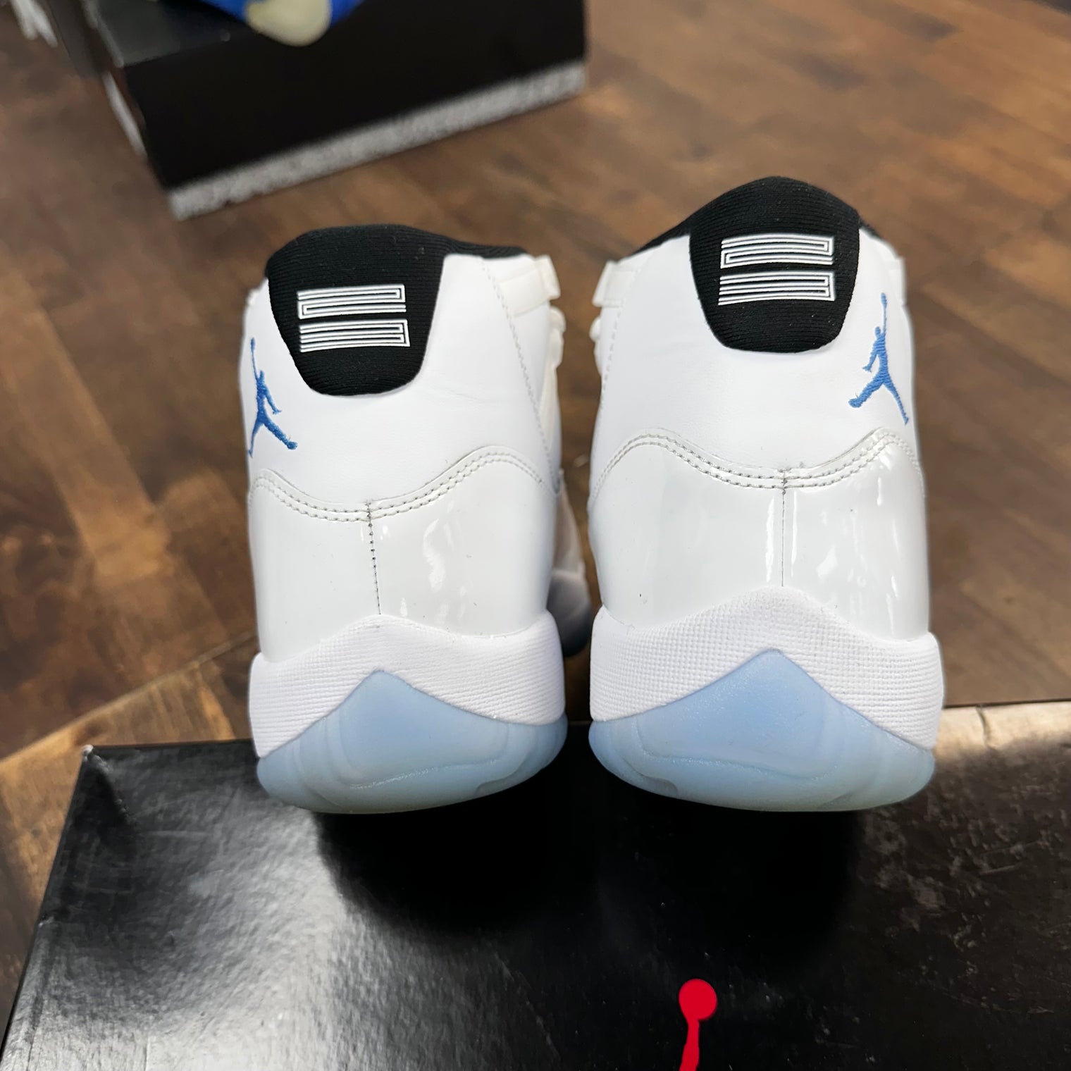 Legend Blue Jordan 11 (2024) (USED)