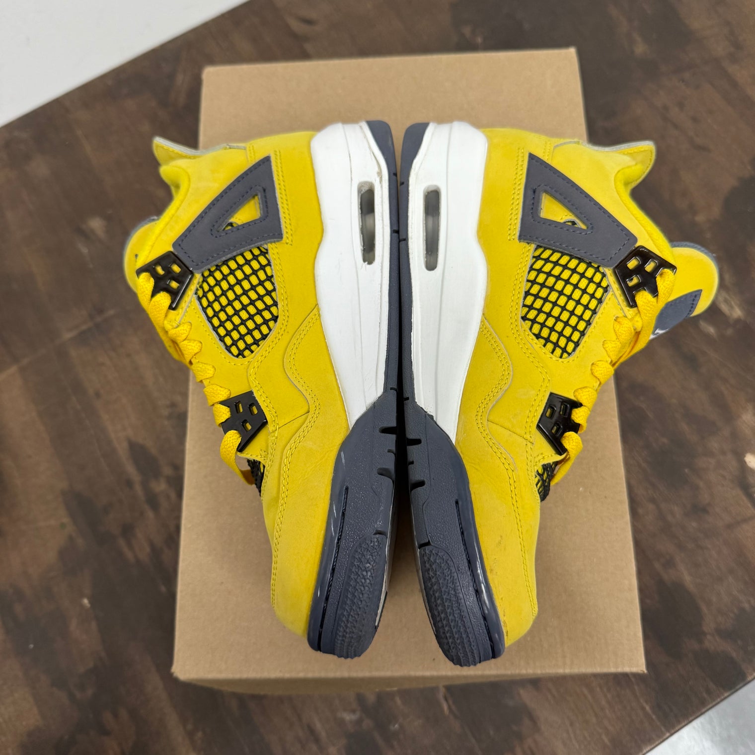 Lightning Jordan 4 Retro (GS) (USED, No Box)