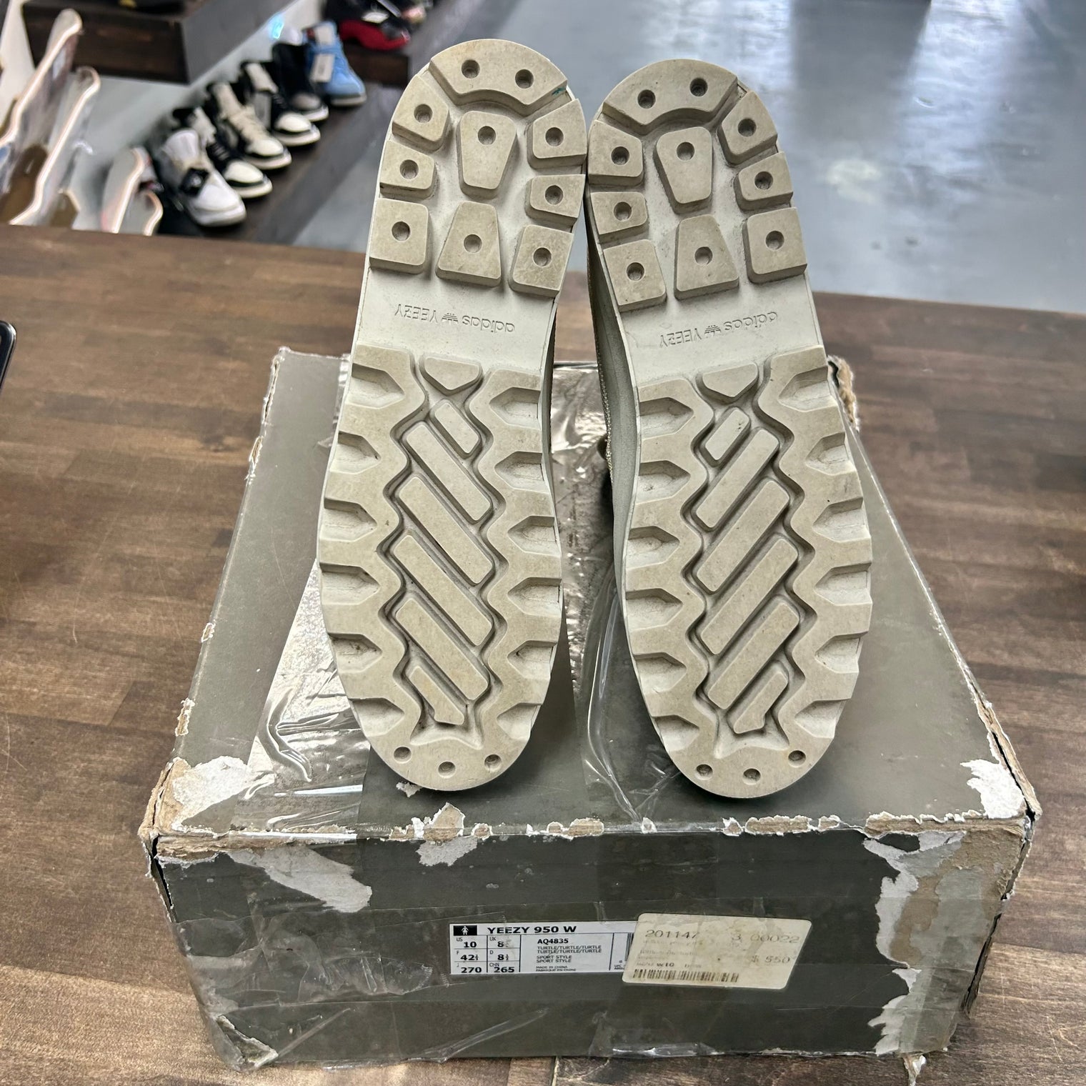 Turtle Dove Yeezy Boot 950 (W) (USED)