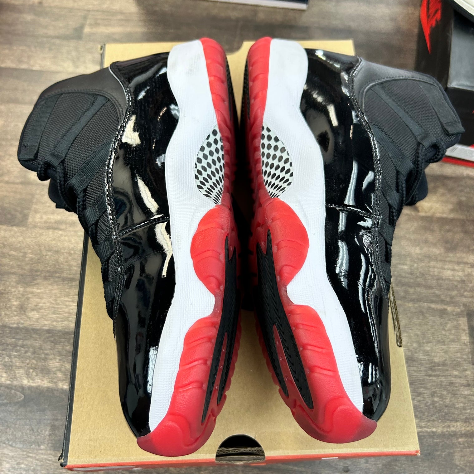 Bred Jordan 11 (2019) (USED)