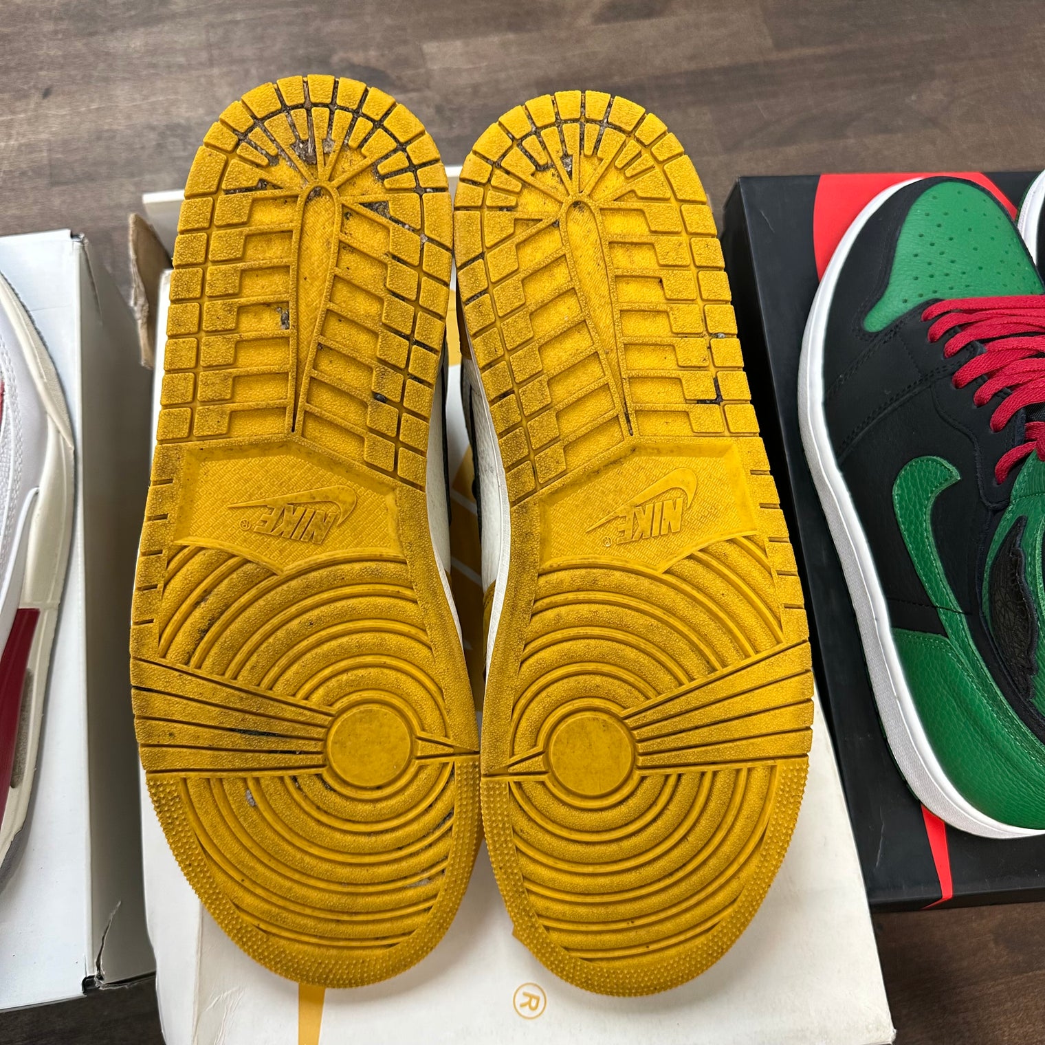 Yellow Ochre Jordan 1 Retro High OG (USED,Damaged Box)