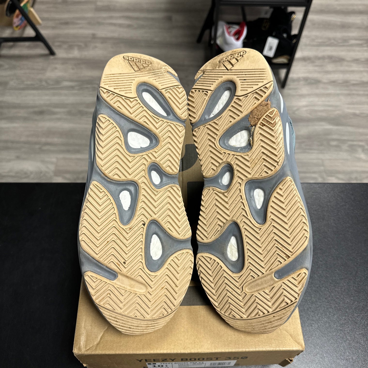 Teal Blue Yeezy 700 (USED, Replacement box)