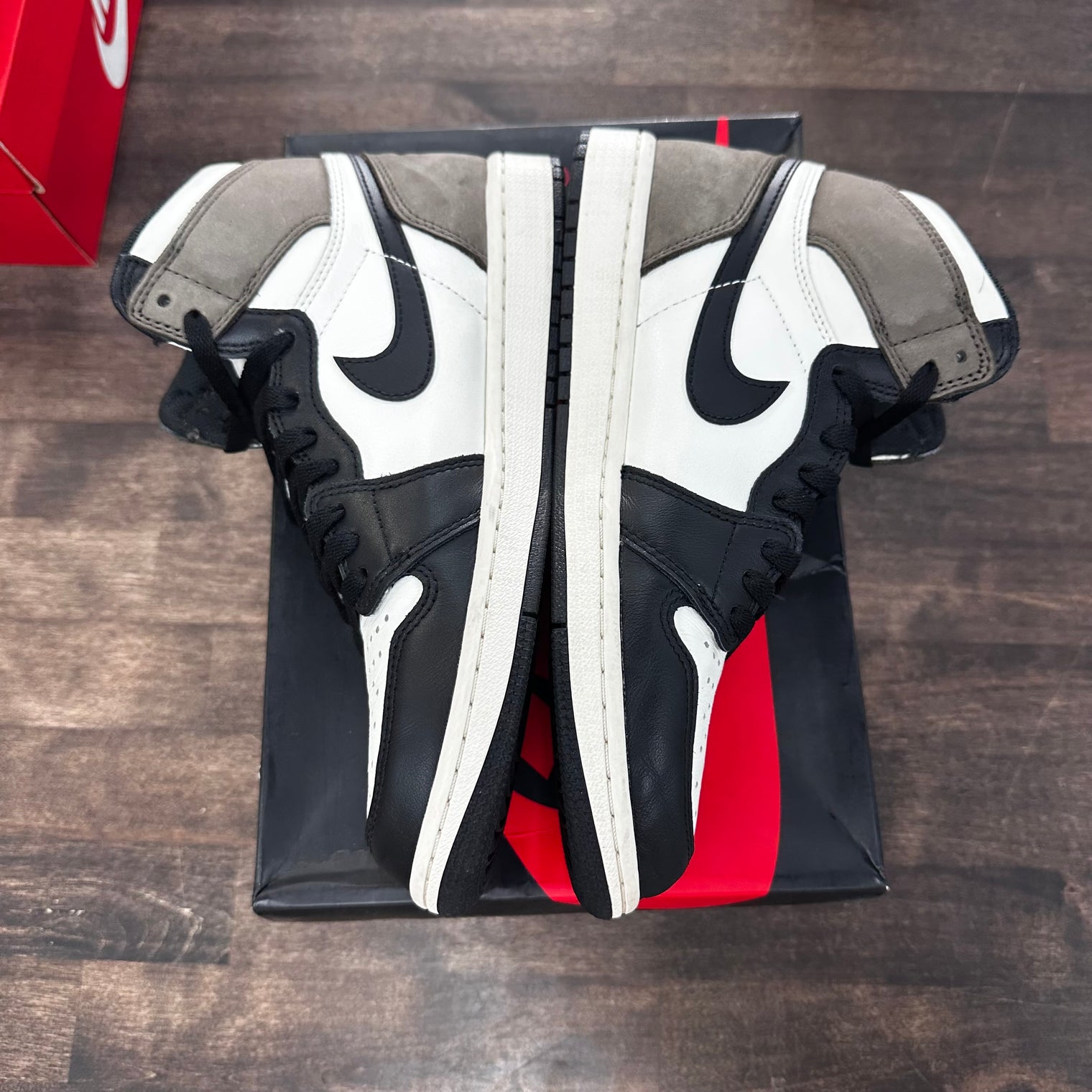 Dark Mocha Jordan 1 High (USED)