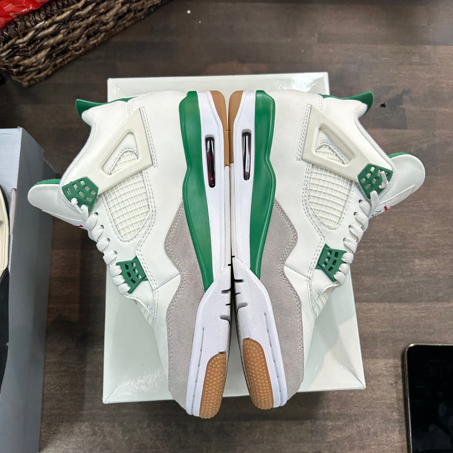 Pine Green SB Jordan 4 Retro OG (USED)