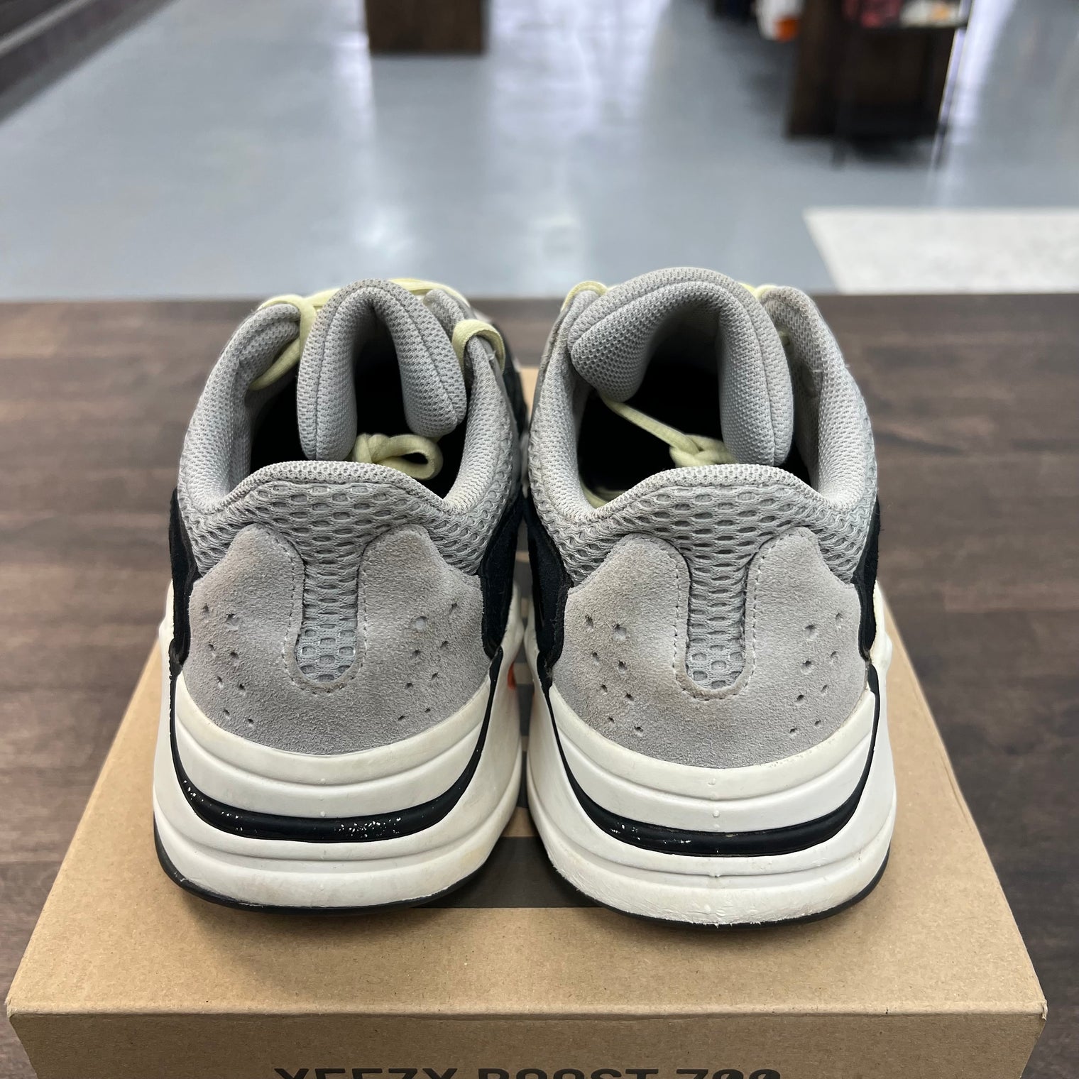 Waverunner Yeezy 700 (USED)
