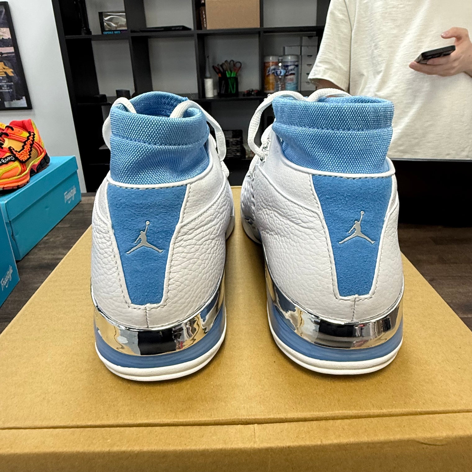 University Blue Jordan 17 Retro Low SP (USED)